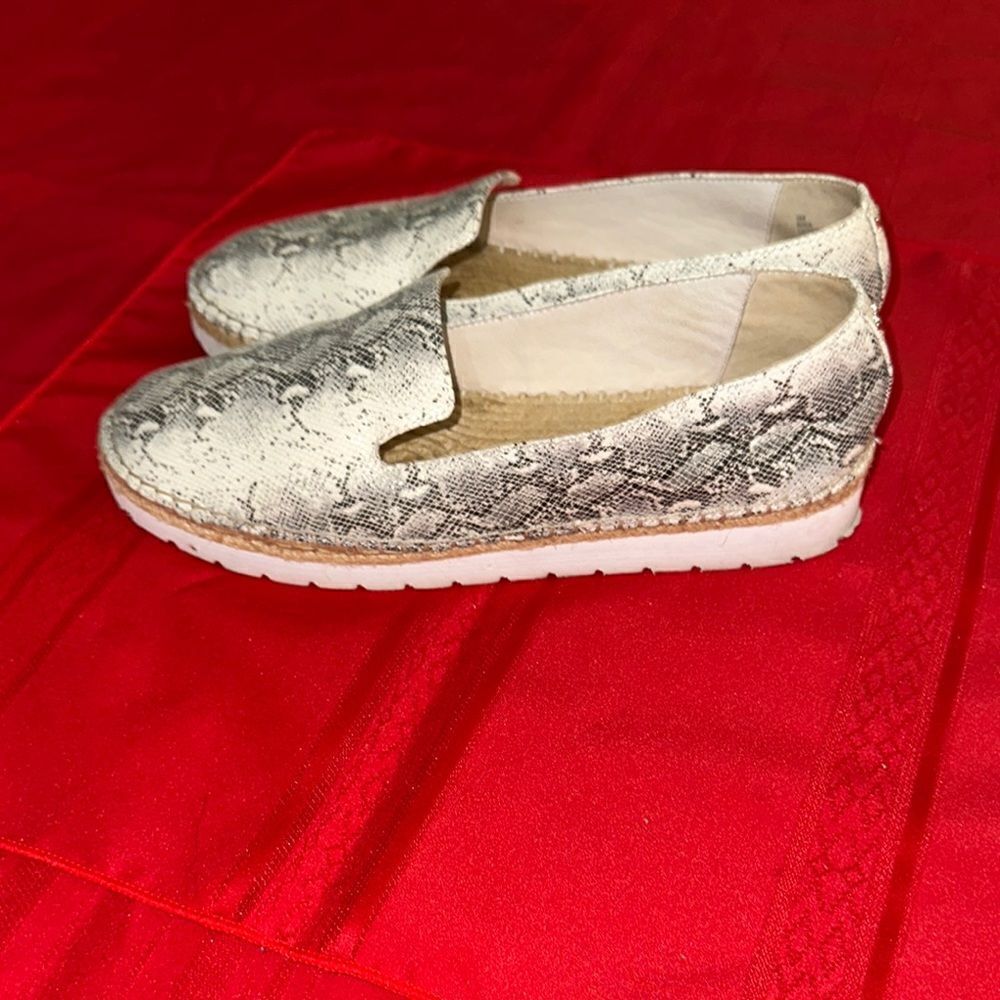 Katherine Kelly Snake Print Slip-On Loafers Size 9